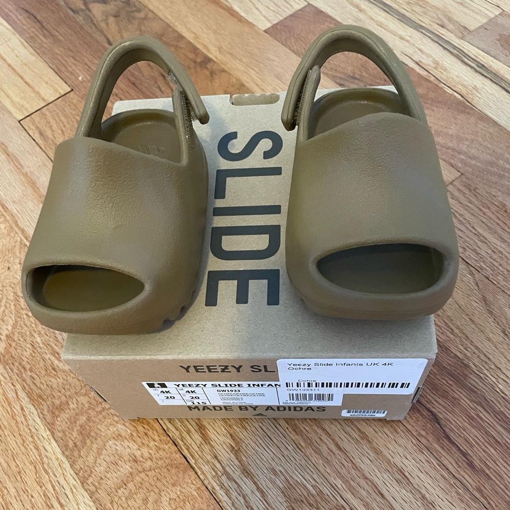 Infant Yeezy Slides BRAND NEW